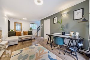 Lounge/Diner- click for photo gallery